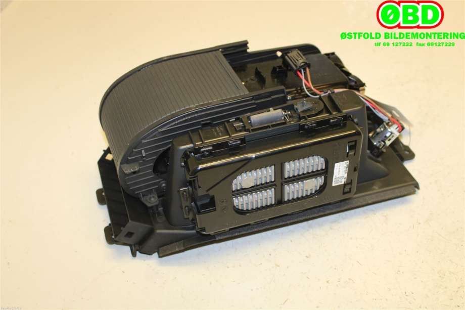 Dashbord koppholder til Audi e-tron 2018-->>  (AUDI|4KE 862 533 E||4KE862533E)