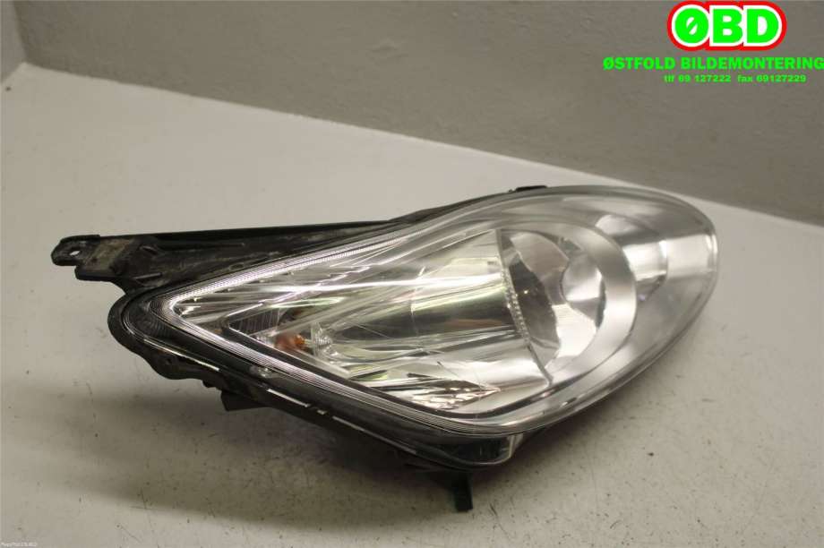 Frontlykt høyre halogen til Ford C-Max 2010-2015 (Type II, Fase 1)  (FORD|1787127||AM5113W029AE)