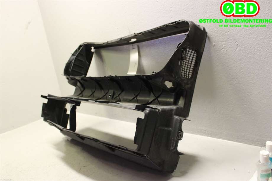 Diverse deler til BMW 7-Serie 2009-2015 (F01/F02/F03/F04) (F01/F02/F03/F04) (BMW|51 74 7 183 854|)