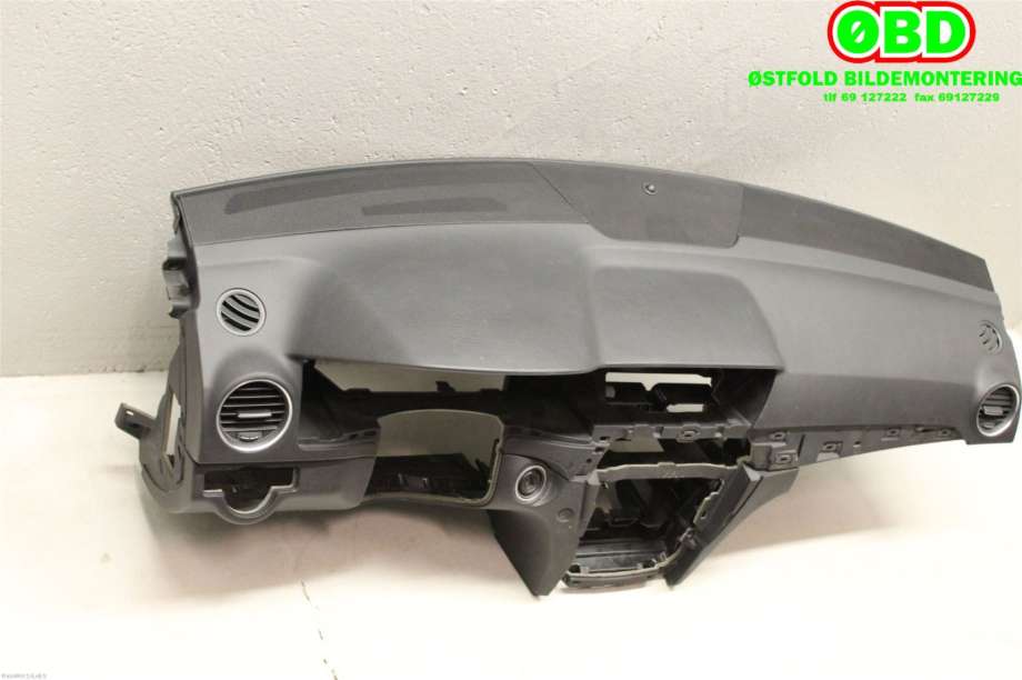 Dashbord til Mercedes C-Klasse 2011-2014 (Fase 2) (W204) (W204) (MERCEDES|A 204 680 57 87|)
