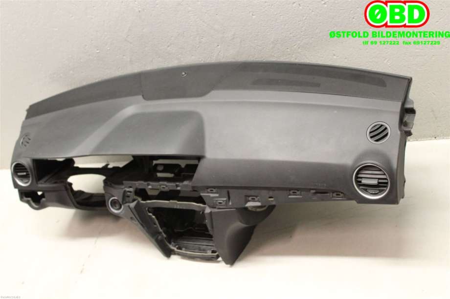 Dashbord til Mercedes C-Klasse 2011-2014 (Fase 2) (W204) (W204) (MERCEDES|A 204 680 57 87|)