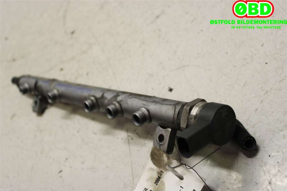 Dyseskinne (fuelrail) til Mercedes A-Klasse 2005-2012 (W169) (W169) (MERCEDES|A 640 070 20 95|A 640 070 23 95|6400702095)