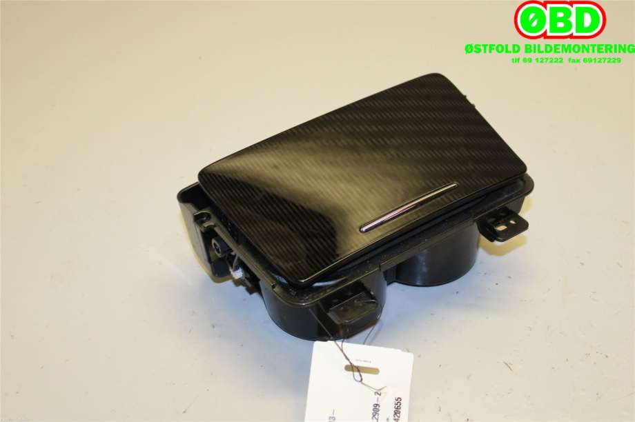 Dashbord koppholder til Mitsubishi Outlander, 2015-->> (Type III, Fase 2)  (MITSUBISHI|8011C410XA)