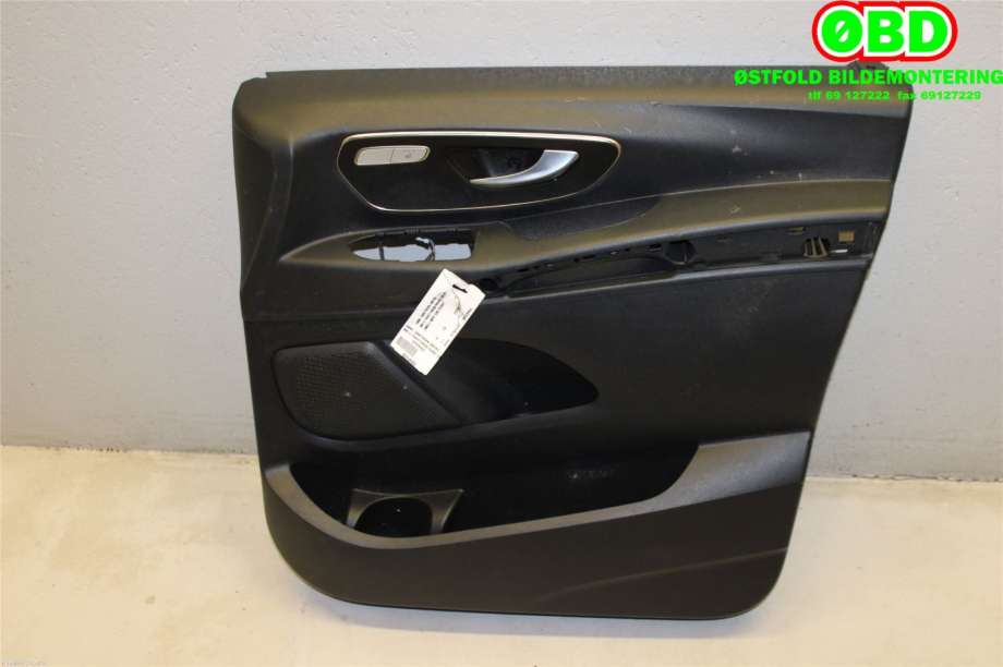Dørtrekk høyre til Mercedes Vito 2014-->> (W447) (W447) (MERCEDES|A 447 720 72 00|)