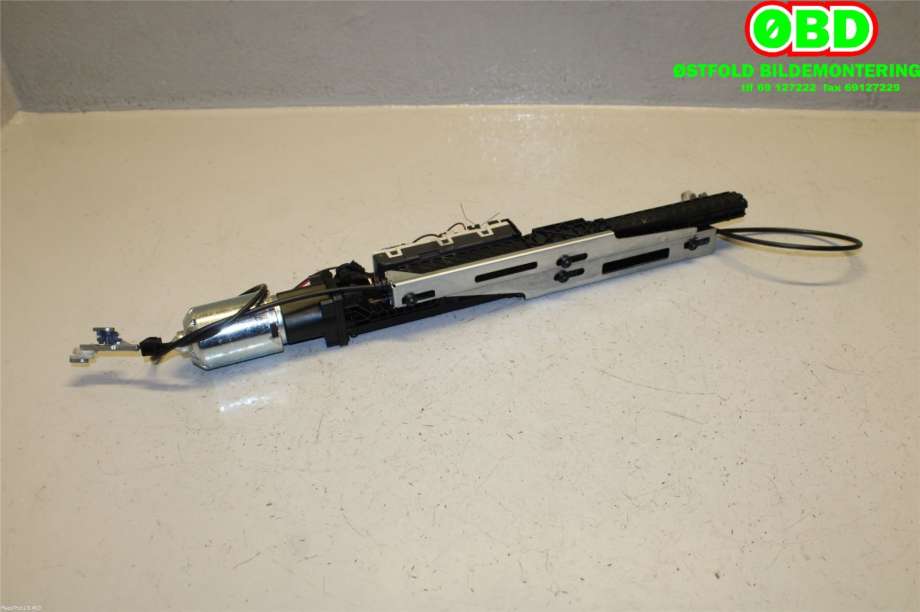 Baklukeåpner motor til Mercedes CLS 2011-2017 (C218) (C218) (MERCEDES|A 218 820 03 42|)
