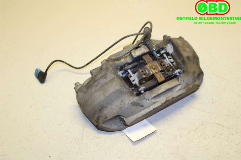 Bremsecaliper høyre foran til Mercedes C-Klasse 2014-2018 (Fase 1) (W205) (W205) (MERCEDES|A 011 421 98 98|)