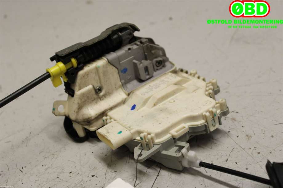 Låsekasse høyre foran til Audi A4 2007-2014 (Type IV) (B8) (B8) (AUDI|8J1 837 016 C|8J1 837 016 E|)