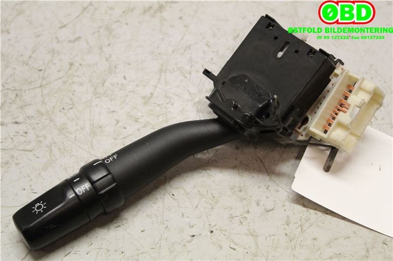 Bryter blink til Toyota Hiace 2007-2012 (Fase 3)  (TOYOTA|8414026210|)