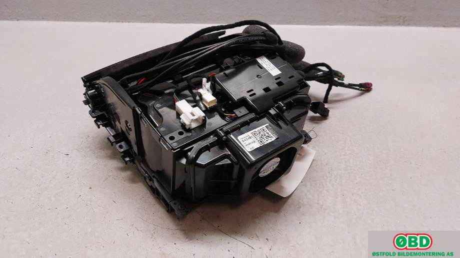 Dashbord koppholder til Mercedes GLE 2019-->> (W167) (W167) (MERCEDES GL 350 EQ-Power|A 167 810 18 04|)
