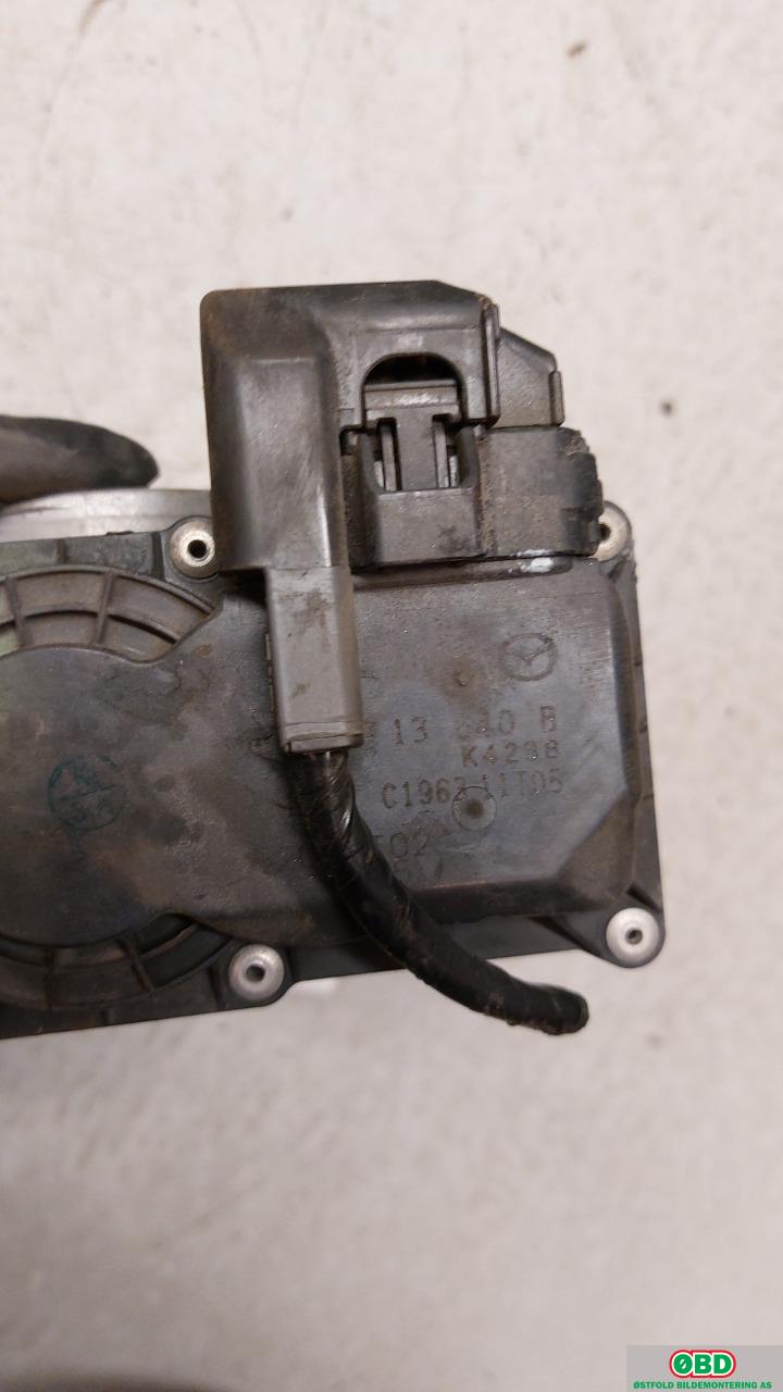 Spjeldhus til Mazda 3 2016-2019 (Type III, Fase 2)  (MAZDA|PE01-13-640B|)