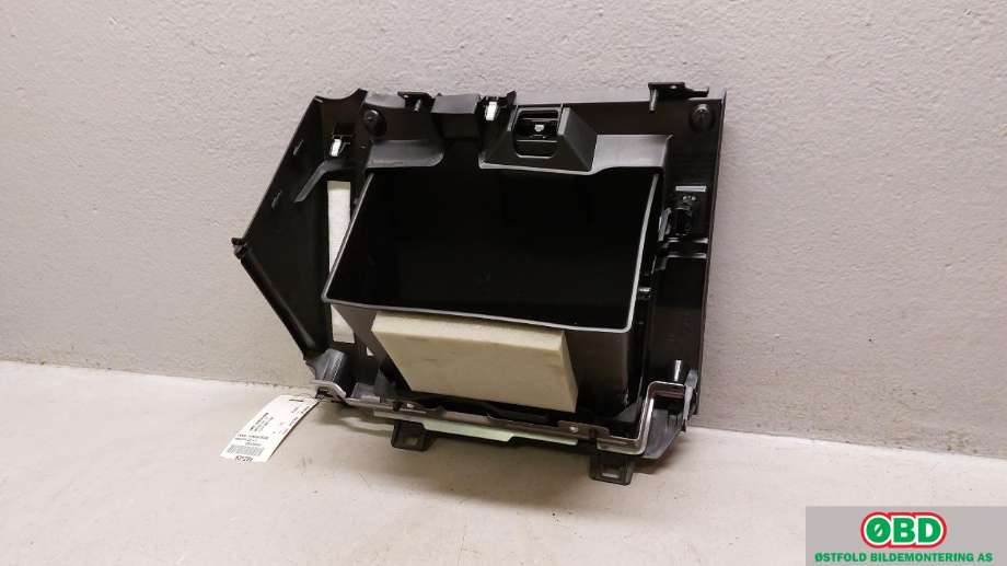 Hanskerom til Mazda CX-3 2015-2022  (MAZDA|DB2H-64-030B|)