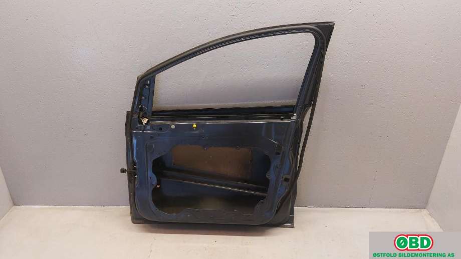 Dør høyre foran til Ford Kuga 2008-2012 (Type I)  (FORD|1712678|)