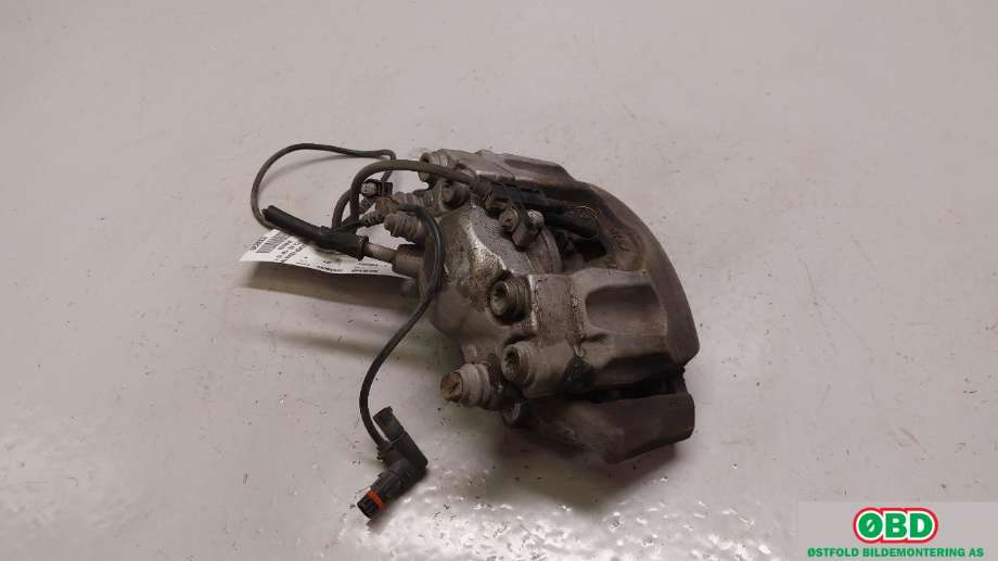 Bremsecaliper høyre foran til Mercedes CLS 2011-2017 (C218) (C218) (MERCEDES|A 204 421 40 81|)