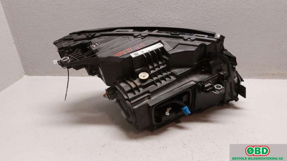 Frontlykt venstre halogen til Mercedes EQC 2019-->>  (|2939067500)