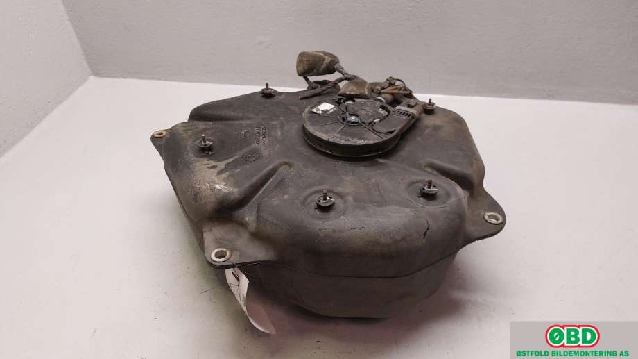 AdBlue tank til Mercedes E-Klasse 2013-2016 (Fase 2) (W212) (W212) (MERCEDES|A 212 470 48 02|A 212 470 02 00|2124704802)