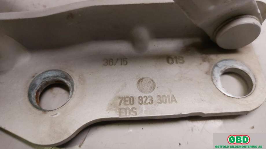 Panserhengsler til VW Transporter / Caravelle 2015-2019 (T6) (T6) (VOLKSWAGEN|7E0 823 301 A|)