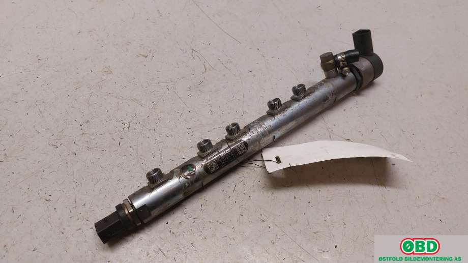 Dyseskinne (fuelrail) til BMW 5-Serie 2003-2010 (E60/E61) (E60/E61) (13 53 7 809 129|0445214184|7809129)