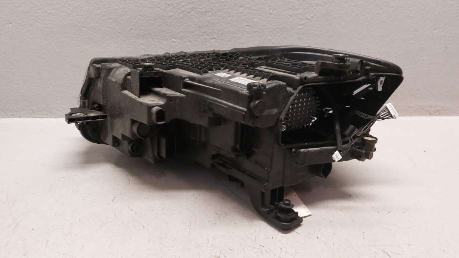 Frontlykt høyre halogen til VW Caddy 2020-->> (Type IV)  (2K8 941 774 H|)