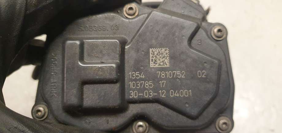 Spjeldhus til BMW X3 2010-2017 (F25) (F25) (BMW|13 54 7 810 752|)