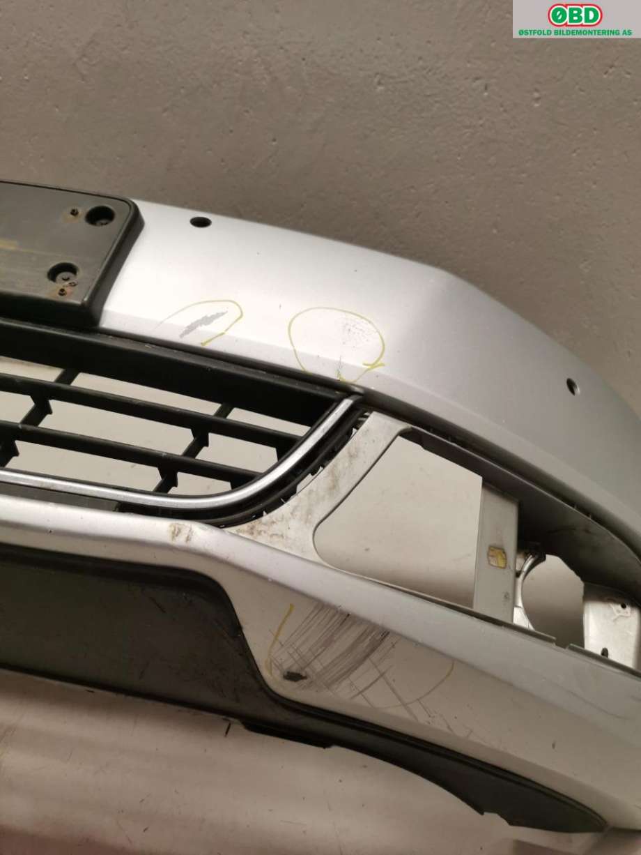 Støtfanger foran til VW Jetta 2011-->>  (VOLKSWAGEN|5C6 807 217 B|)