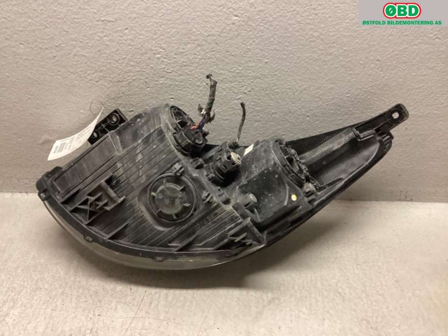 Frontlykt høyre halogen til Kia Soul 2014-2019 (Type II)  (KIA|92102E40101D|)