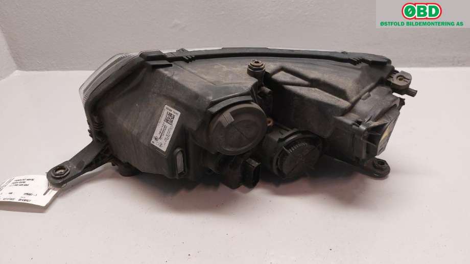 Frontlykt høyre halogen til Škoda Rapid 2012-2019  (SKODA|5JB 941 018 A|)