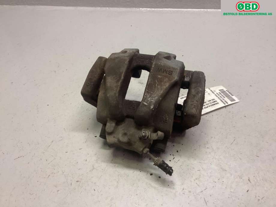Bremsecaliper venstre foran til BMW X3 2010-2017 (F25) (F25) (BMW|34 10 6 790 921|)