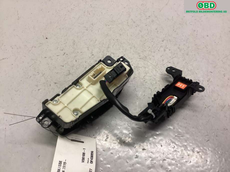 Bryter diverse til Toyota RAV4 2019-->> (Type V)  (TOYOTA|8401042120|)