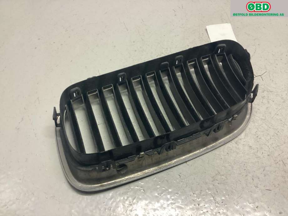 Grill høyre til BMW 5-Serie 2010-2017 (F10/F11) (F10/F11) (BMW|51 13 7 200 728|)