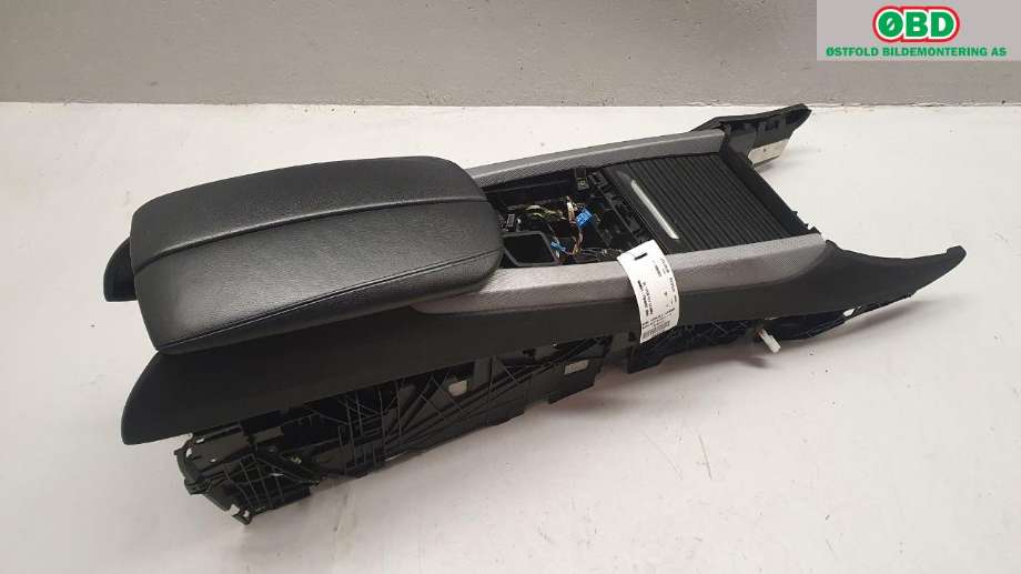 Innredning, Konsoll til BMW X5 2013-2018 (F15) (F15) (BMW|51 16 9 252 117|51 16 9 281 632|)