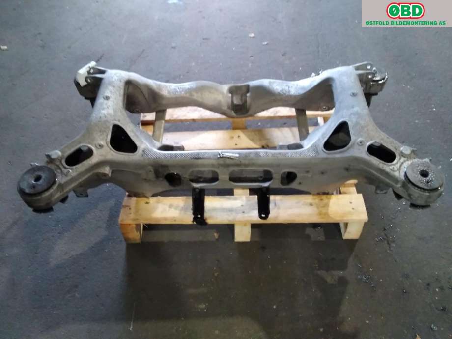 Travers bak til Porsche Panamera 2009-2017 (Type I) (970) (970) (PORSCHE|970 331 051 33|970 331 051 34|)