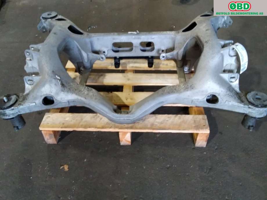 Travers bak til Porsche Panamera 2009-2017 (Type I) (970) (970) (PORSCHE|970 331 051 33|970 331 051 34|)