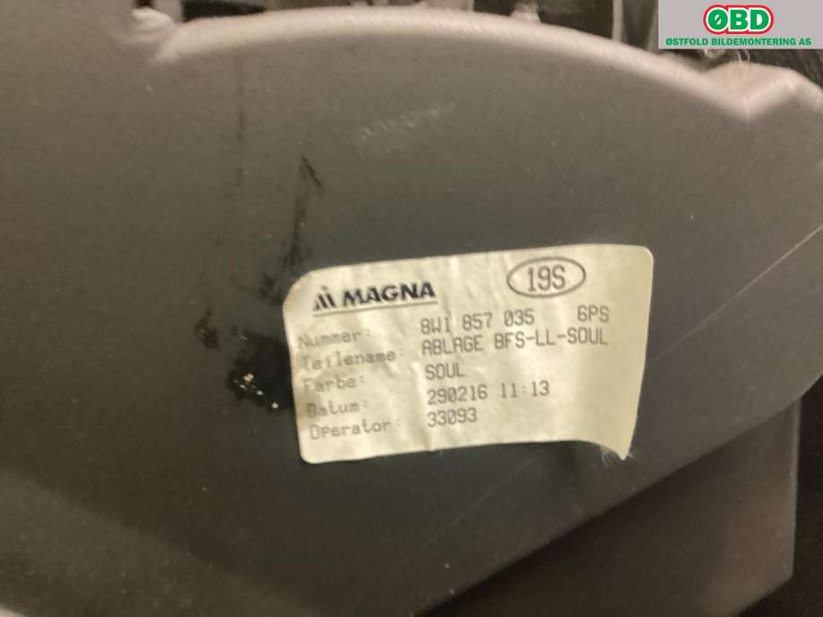 Hanskerom til Audi A4 2015-2019 (Type V, Fase 1) (B9) (B9) (AUDI|8W1 857 035|)