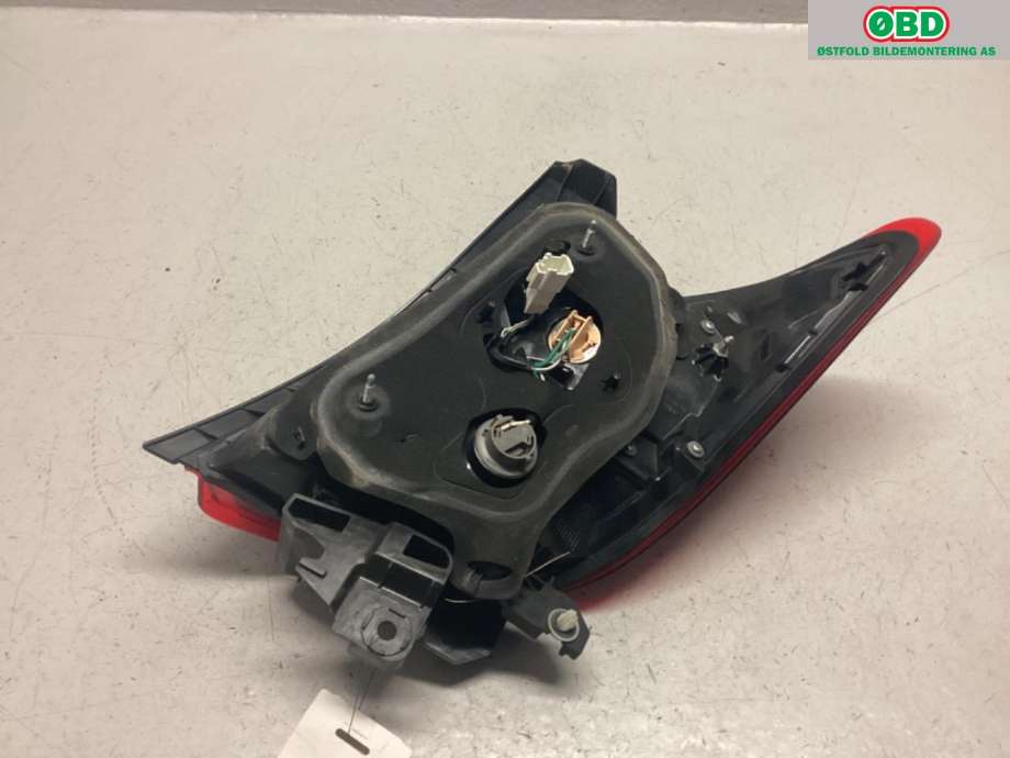 Baklykt venstre til Toyota Yaris 2014-2020 (Type III, Fase 2)  (TOYOTA|815610D600|)