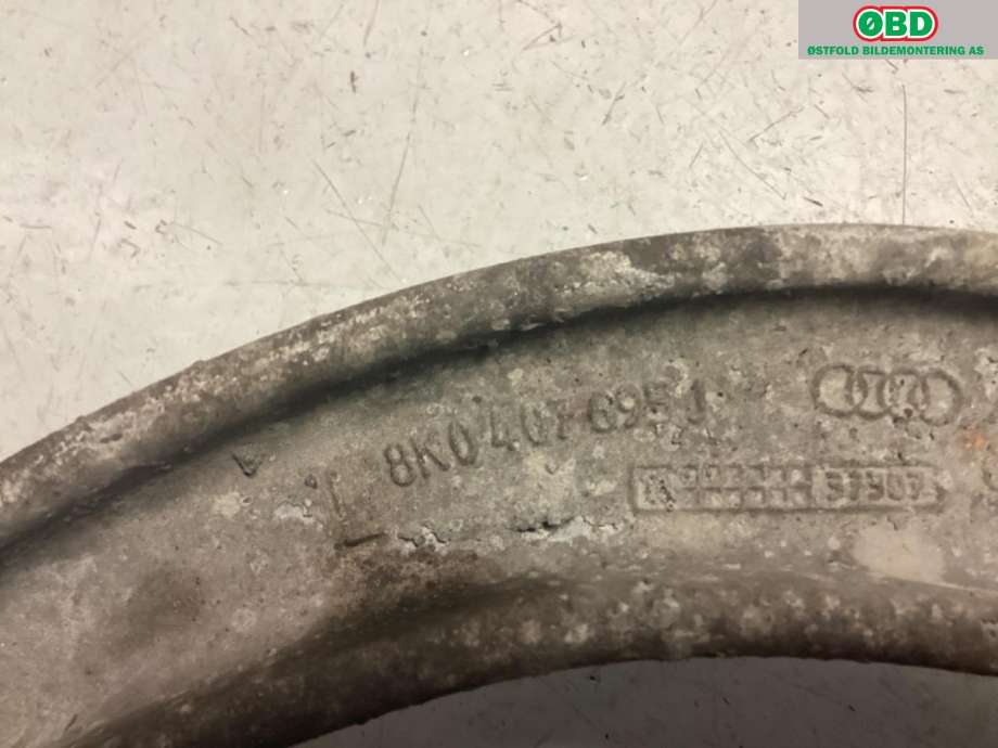 Bærebru venstre foran nedre til Audi A4, Allroad 2009-2016 (Type I) (B8) (B8) (AUDI|8K0 407 693 Q|8K0 407 693 AD|)