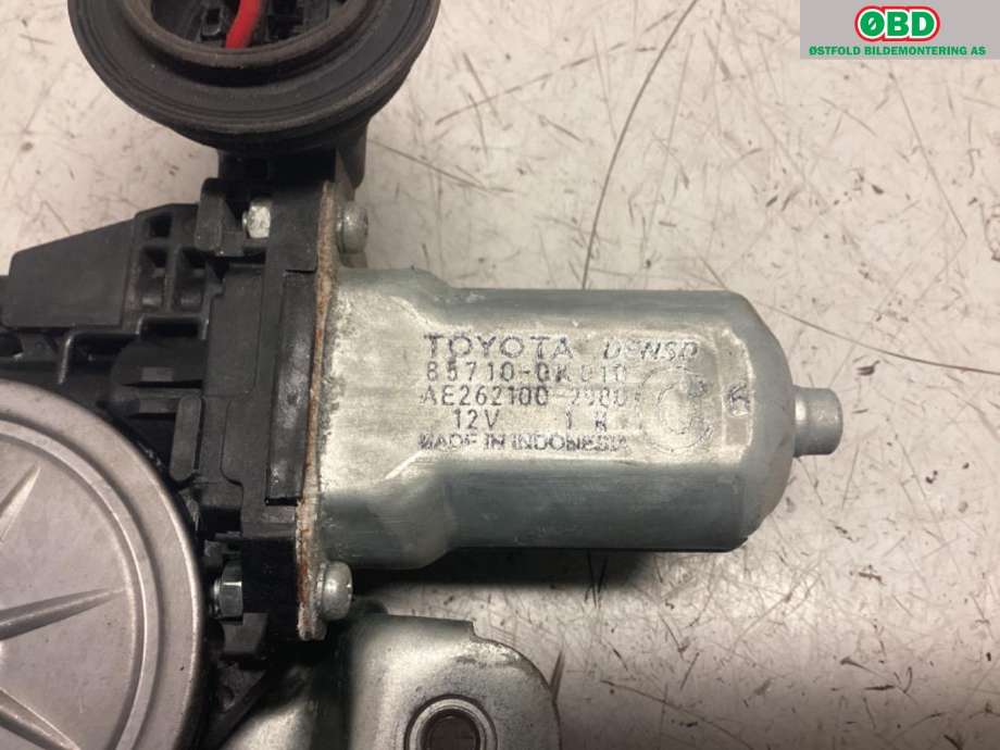 Ruteheis høyre foran til Toyota Hilux 2006-2011  (TOYOTA|698010K011|)