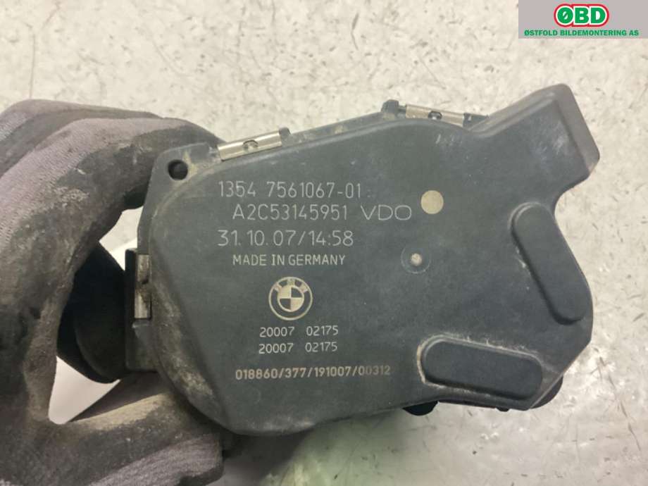 Spjeldhus til BMW 3-Serie 2005-2011 (E90/E91/E92/E93) (E90/E91/E92/E93) (BMW|13 54 7 561 067||13547561067)