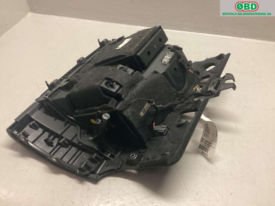 Hanskerom til Audi A8 2010-2013 (Type III, Fase 1)  (AUDI|4H1 857 096 E|)
