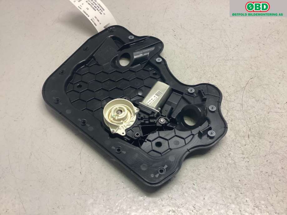 Låsekasse høyre foran til Audi A8 2010-2013 (Type III, Fase 1) (AUDI|4F0 837 060|4F0 837 060 A|)