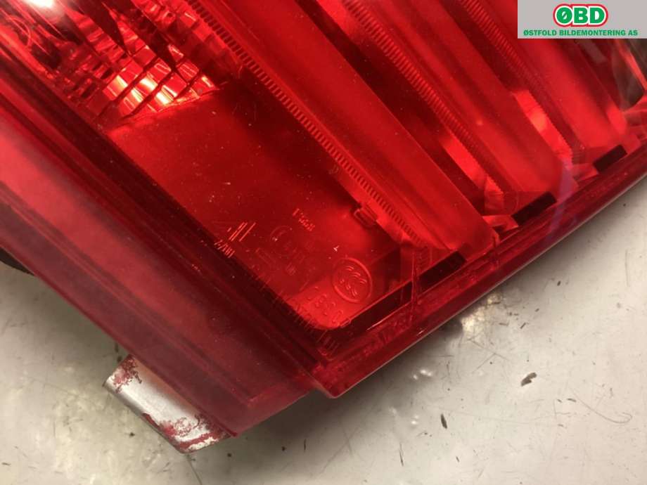 Baklykt høyre indre til BMW 7-Serie 2009-2015 (F01/F02/F03/F04) (F01/F02/F03/F04) (BMW|63 21 7 182 206|)