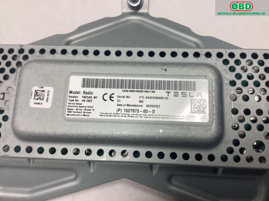 Antenne forsterker til Tesla Model Y 2021-2024 (Type I)  (TESLA MODEL Y KOMBI-KUPE|1527973-00-D|)