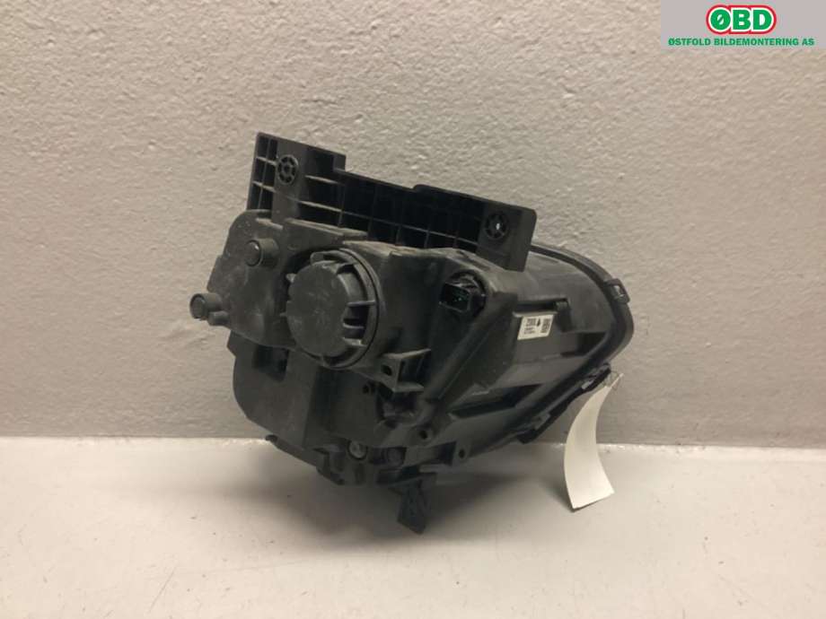 Frontlykt venstre halogen til Kia e-Soul 2019-->> (Type III)  (KIA|92201J2000|)