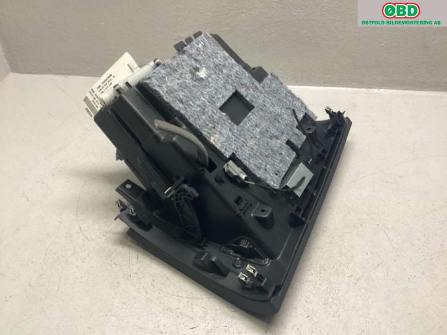 Hanskerom til Volvo V60/V60 CC 2013-2018 (Type I, Fase 2)  (VOLVO|8630202|)