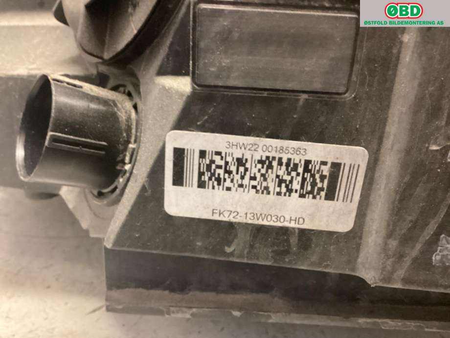 Frontlykt venstre halogen til Land Rover Discovery Sport 2015-2019 (Fase 1) (LAND-ROVER|LR072825|LR137236|FK7213W030HD)