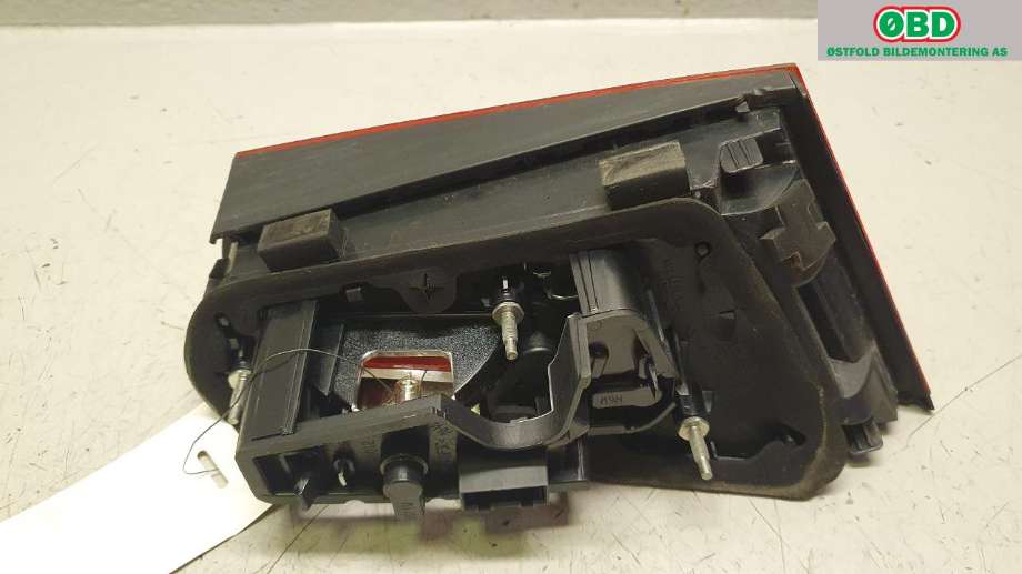 Baklykt høyre indre til Audi A3 2012-2016 (Type III, Fase 1) (AUDI|8V3 945 094 B||8V3945094B)