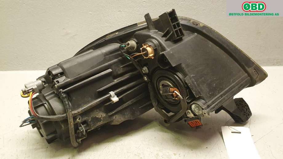 Frontlykt høyre halogen til Peugeot iOn 2011-2020  (PEUGEOT|6206 W9|)