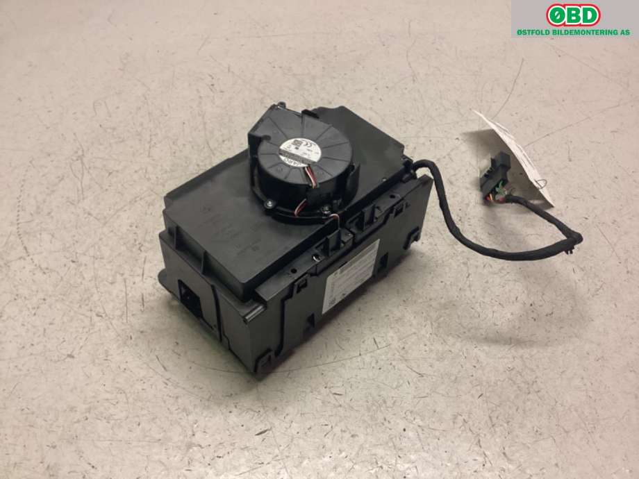Dashbord koppholder til BMW X5 2018-->> (G05) (G05) (BMW|51 16 6 827 173|)