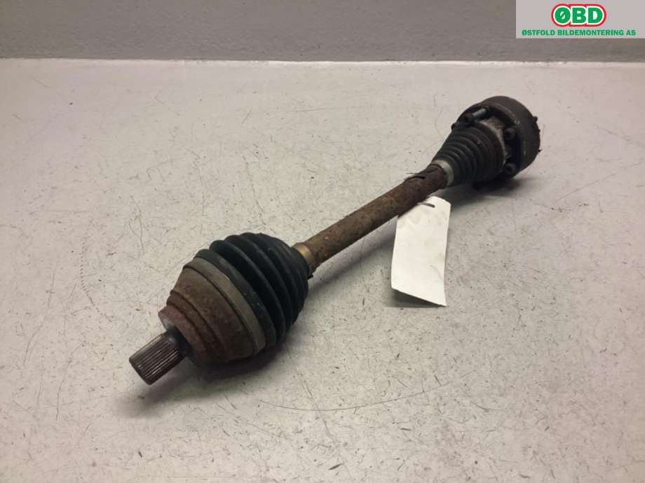 Drivaksel venstre foran til VW Caddy 2010-2015 (Type III, Fase 2)  (VOLKSWAGEN|5Q0 407 271 A|)