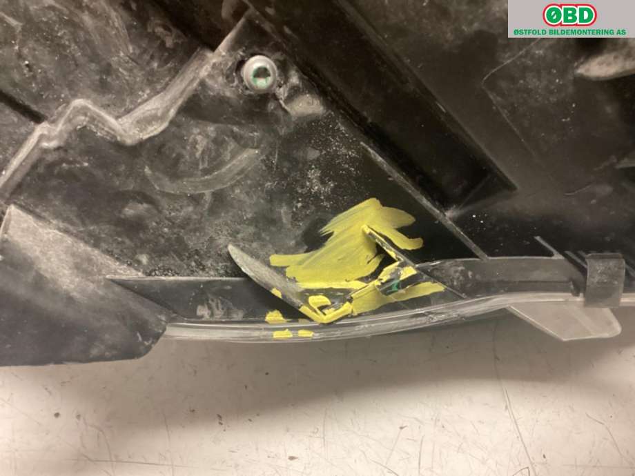 Frontlykt venstre halogen til Mercedes B-Klasse 2011-2018 (W246) (W246) (MERCEDES|A 246 820 01 39|)