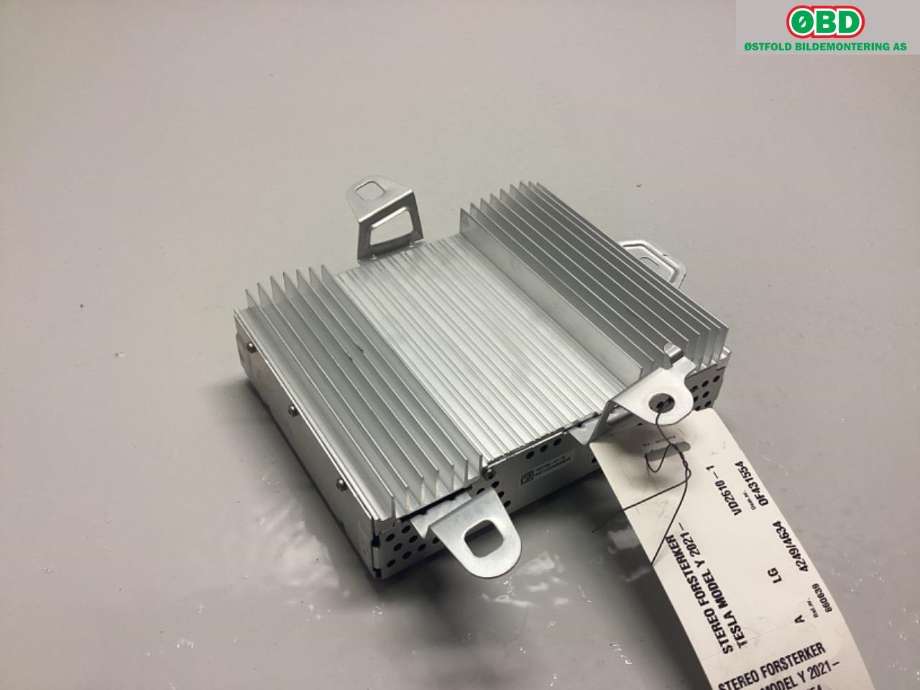 Bilstereo forsterker til Tesla Model Y 2021-2024 (Type I) (1507152-01-B|)